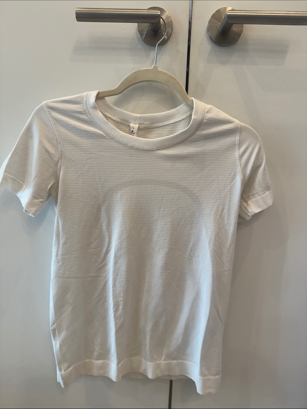 lululemon athletica swiftly breathe short sleeve top in size 4